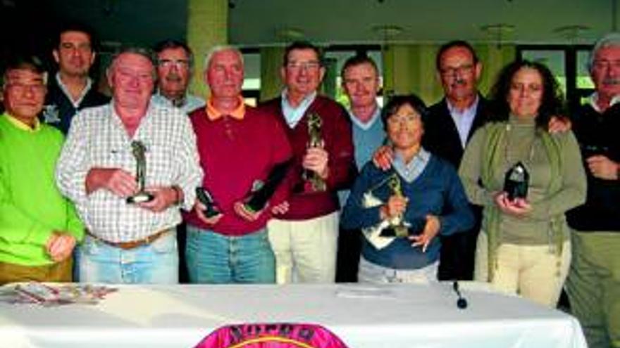 El Campeonato Social de Senior concita en el Norba Club de Cáceres a 35 golfistas