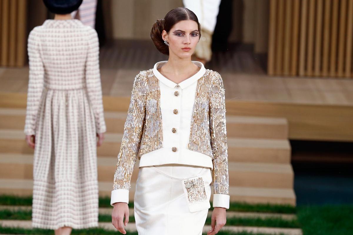 Chanel Alta Costura Primavera-Verano 2016: chaquetas con apliques