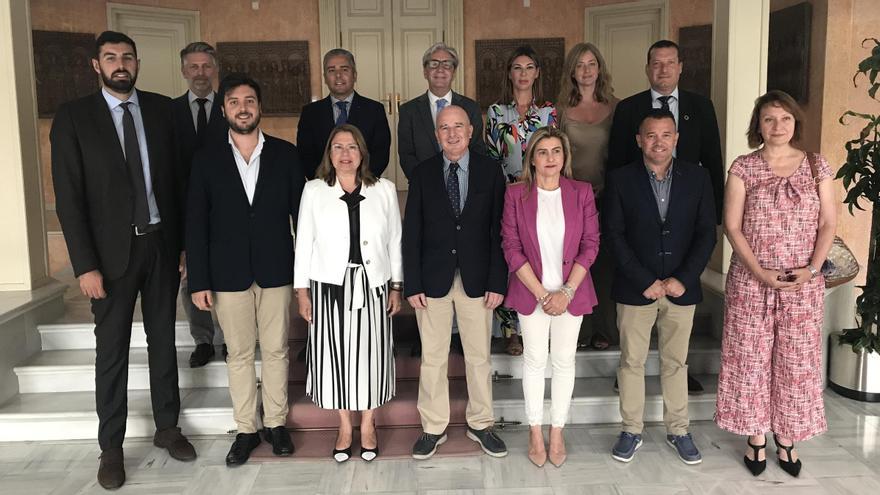 Foto de familia de la constitución de la Comisión de Política Territorial, Medio Ambiente, Agricultura y Agua de la Asamblea Regional.