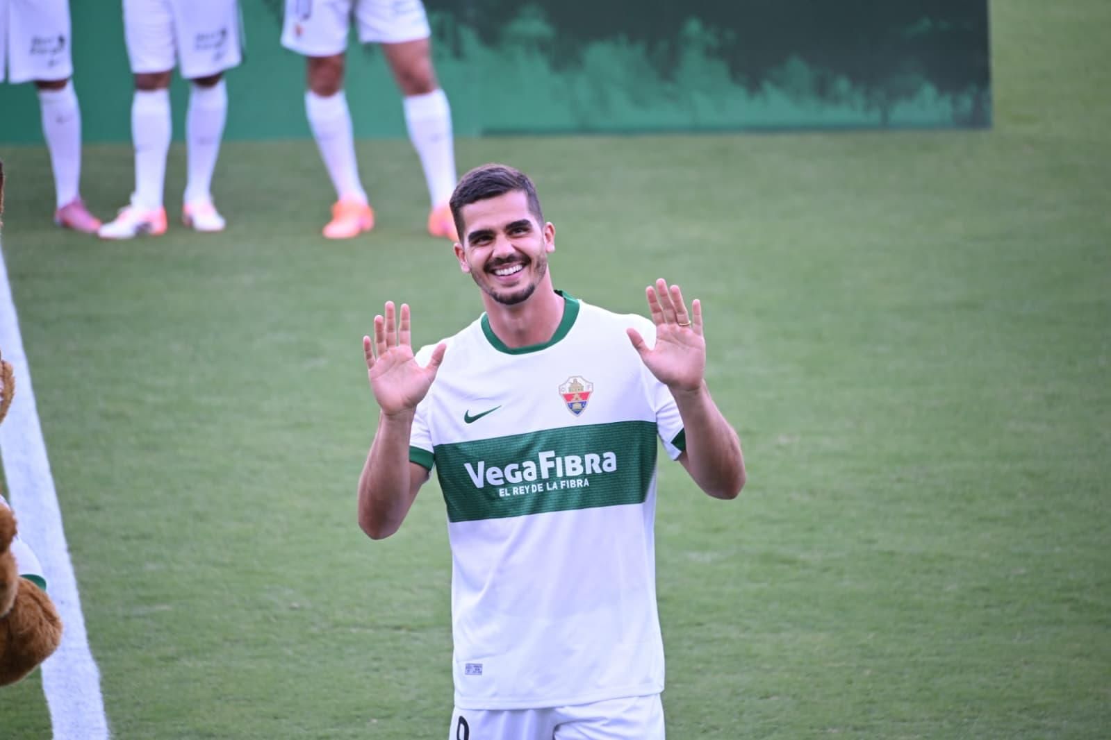 El Elche presenta a sus 12 fichajes