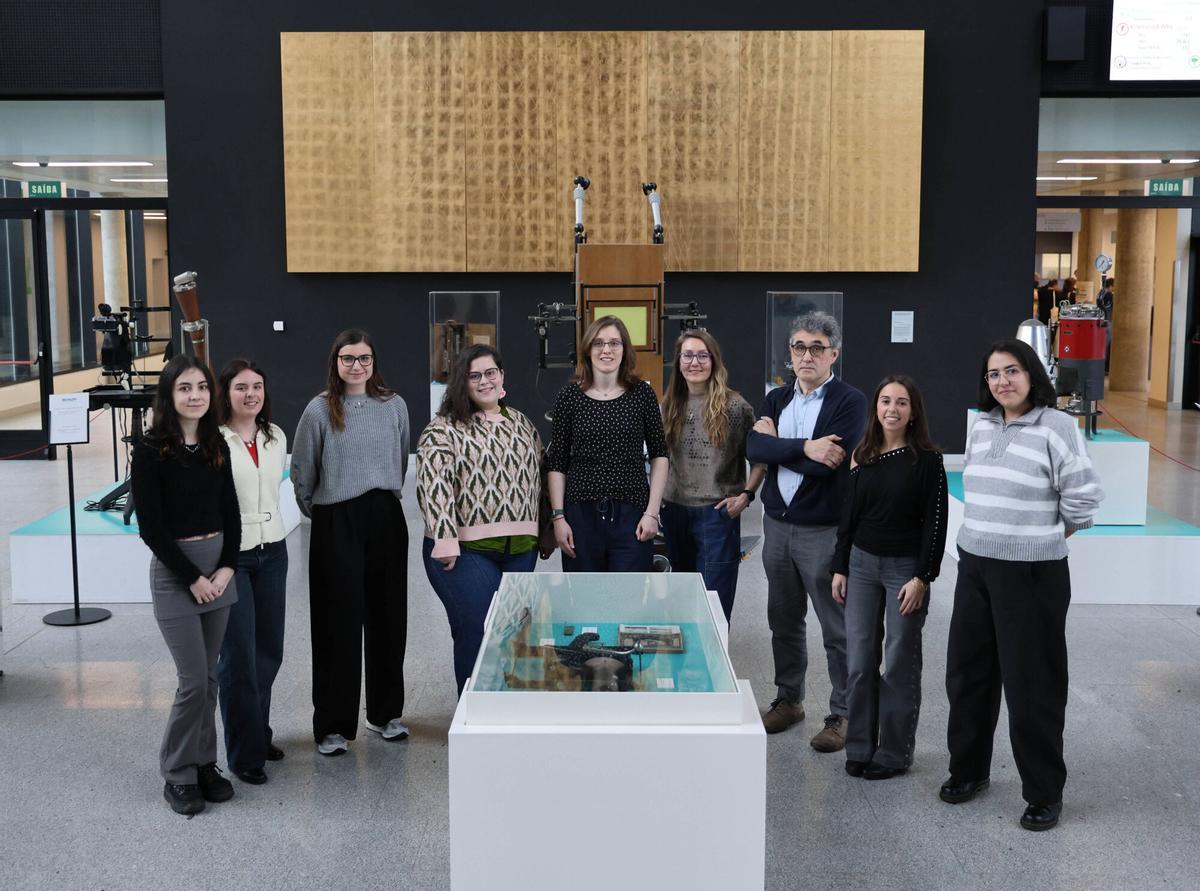 Desde la izq., Blanca Posada, Sara Alunno Rufini, Alba Tajes, Laura Busto, Olivia Zulaica, Alena Rapetskaya, César Veiga, Ana Blanco y Alba Ferreira, en el Álvaro Cunqueiro.