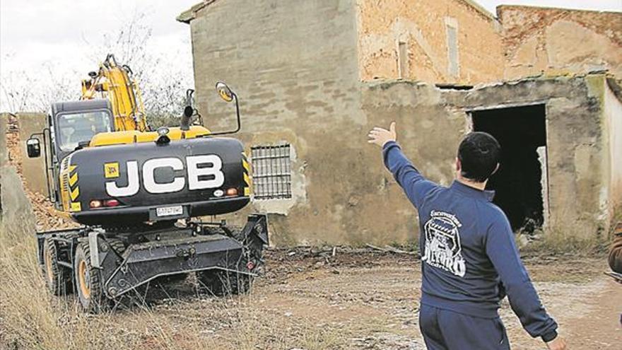 La presencia de empadronados frena los derribos en el PAI Golf