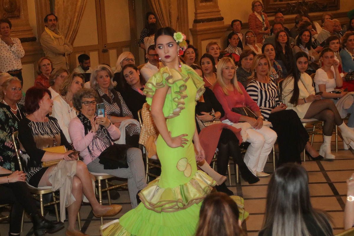 Desfile de moda flamenca a beneficio de Sonrisa de Lunares