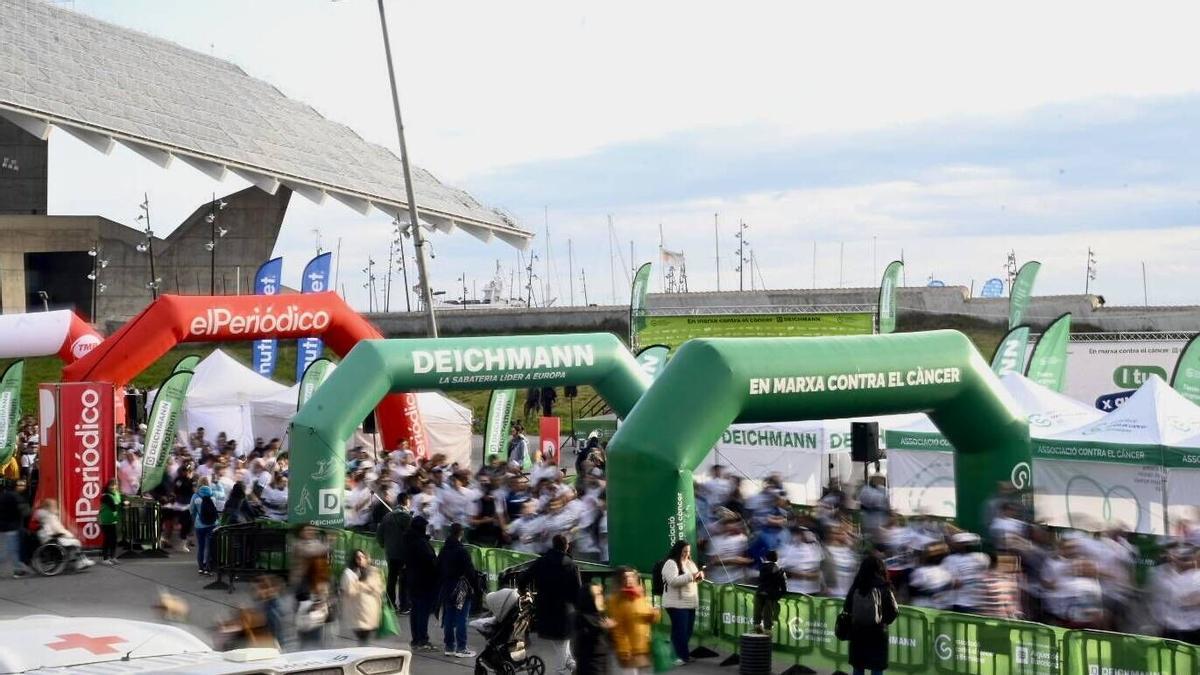 Barcelona corre contra el cáncer en el Fòrum.