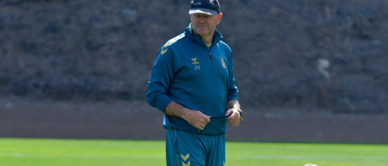 Pepe Mel, durante uno de los entrenamientos de la semana de la UD.