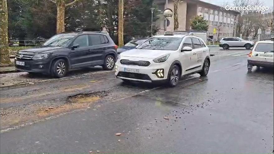 Así es el bache de Fontiñas bautizado como un "cráter lunar"