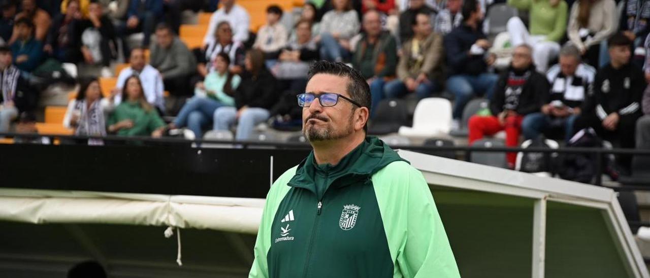 Iñaki Alonso, entrenador del Badajoz.
