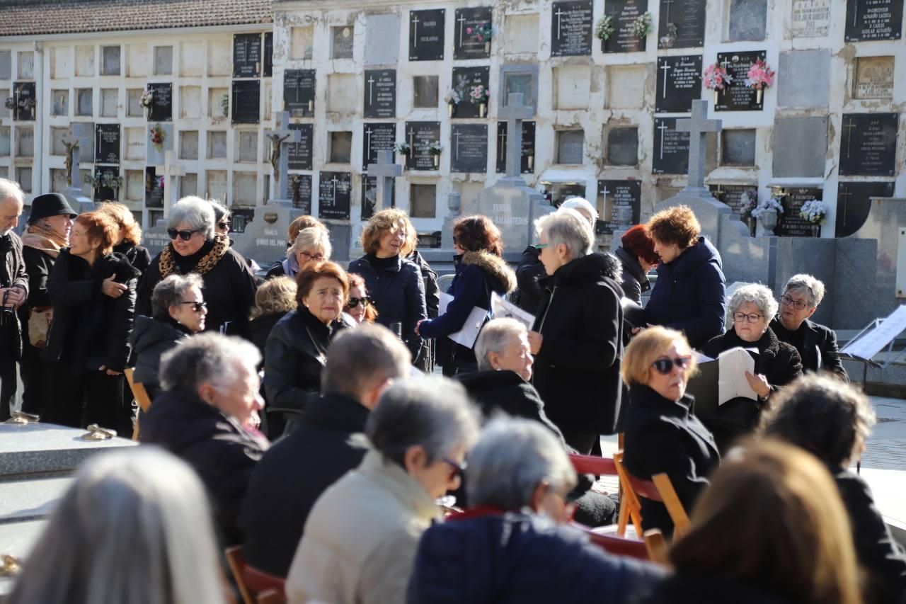 Acto en memoria de las víctimas del franquismo en el cementerio de la Salud