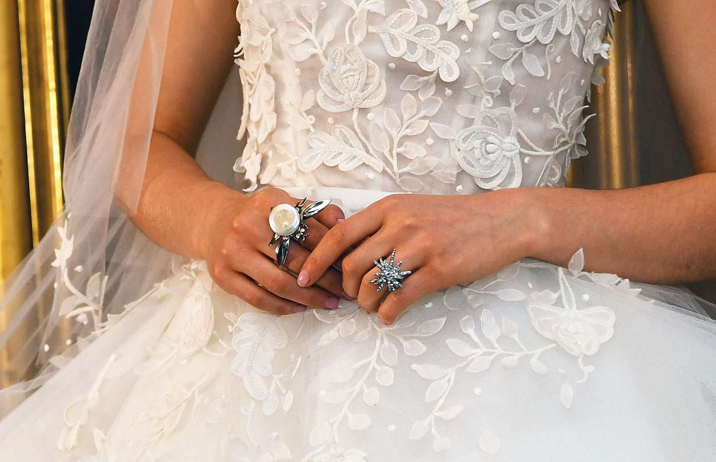 Colección Bridal 2018 de Oscar de la Renta: detalle de anillos