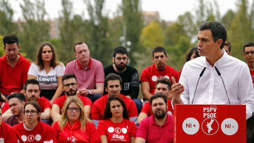 Pedro Sánchez, ayer, durante su intervención en Valencia. // Efe