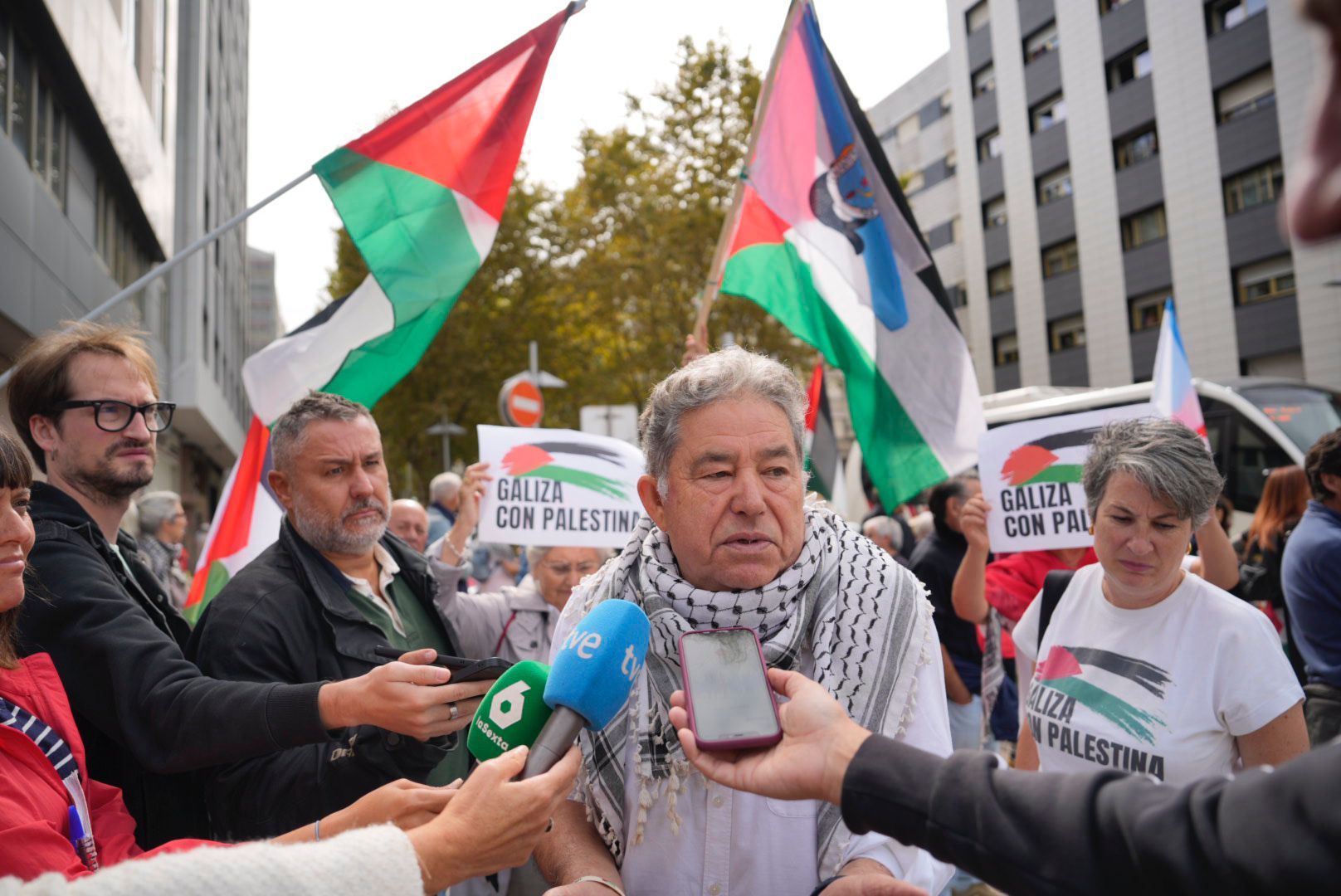 Concentraciones propalestinas contra el equipo de Israel durante el paso de La Vuelta por Pontevedra