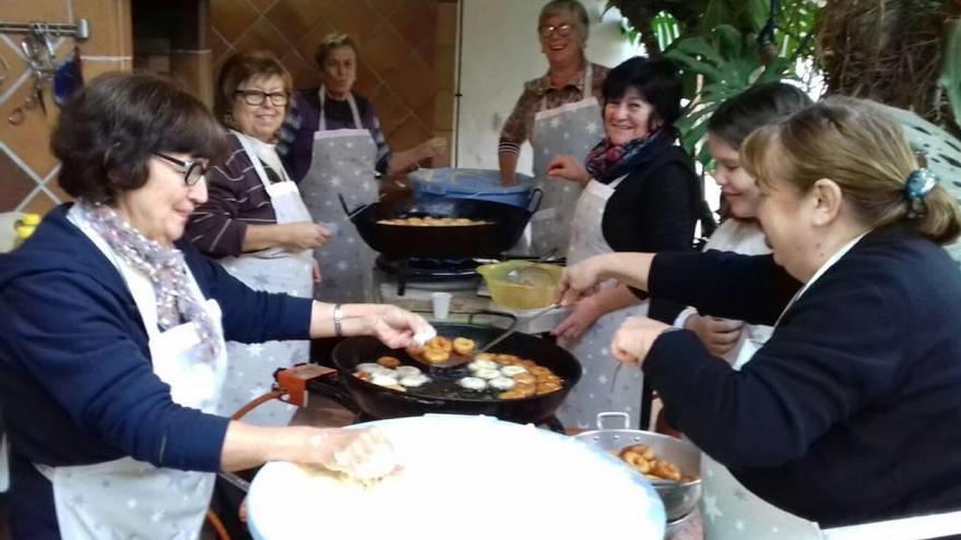 Vilafranca homenajea a Santa Bàrbara con la tradicional &#039;bunyolada&#039;