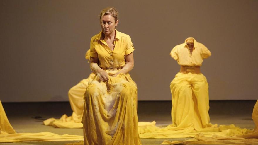 Amanda Coogan interpretando &quot;Yellow&quot;