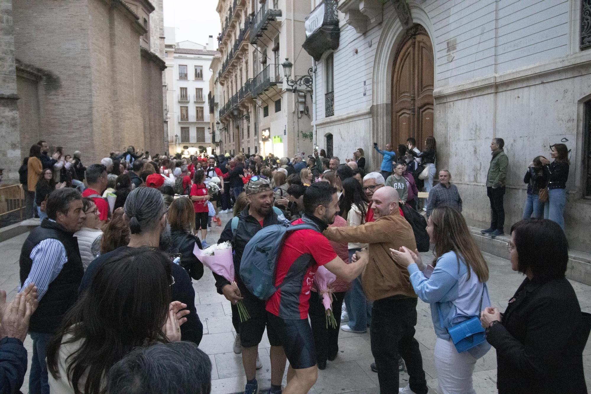 Más de 140 personas peregrinan de Canals a València