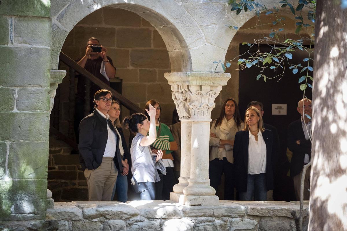 La consellera Mònica Martínez Bravo, que es va casar al monestir, al costat d’Illa