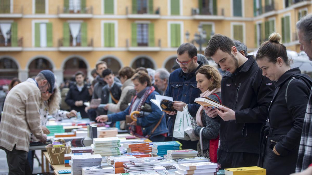 Sant Jordi en la plaza Major la pasada edición