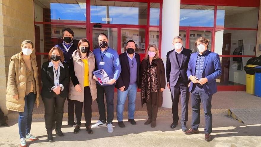 El PP visita la cárcel de Villena y promete mejorar las condiciones de los trabajadores