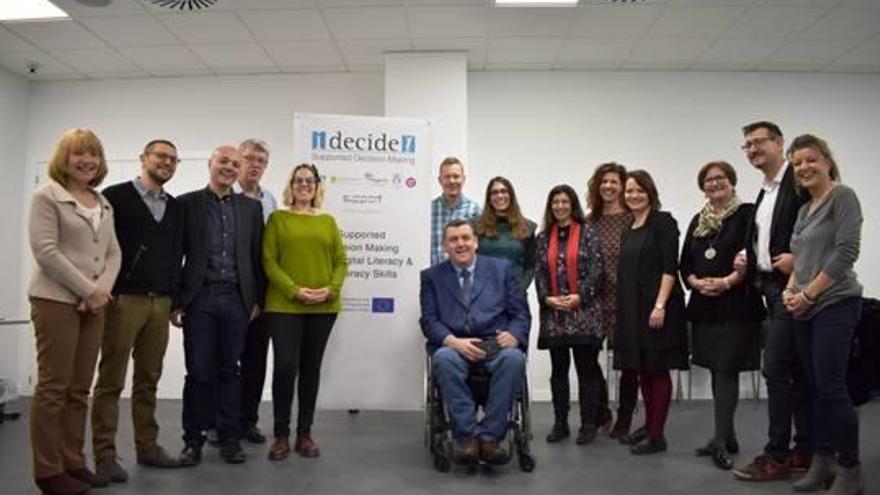 Representants de les organitzacions europeus que treballen en el projecte, a la seu de la fundació gironina.