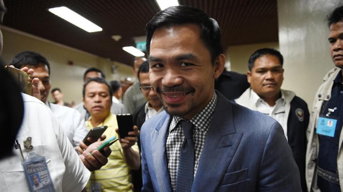 Manny Pacquiao en su llegada al Senado de Manila