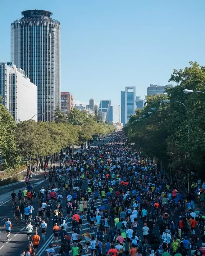 Marat車n de Madrid 2025: 118 pa赤ses, r谷cord de inscritos y el impacto millonario de la carrera