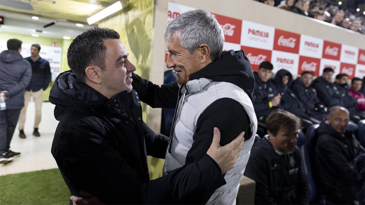 Xavi saluda a Quique Setién antes del Villarreal - Barcelona