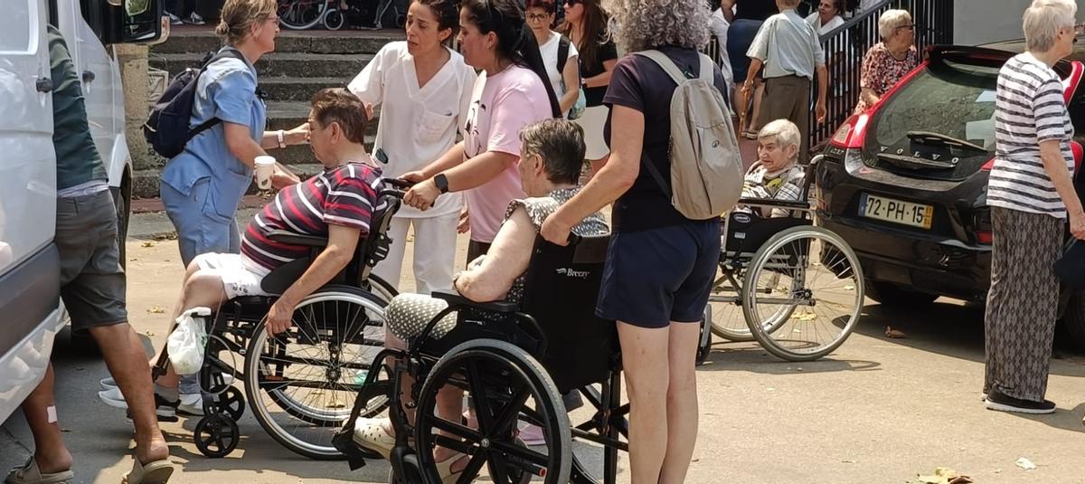 GALERÍA | La residencia de Fermoselle, desalojada por el incendio