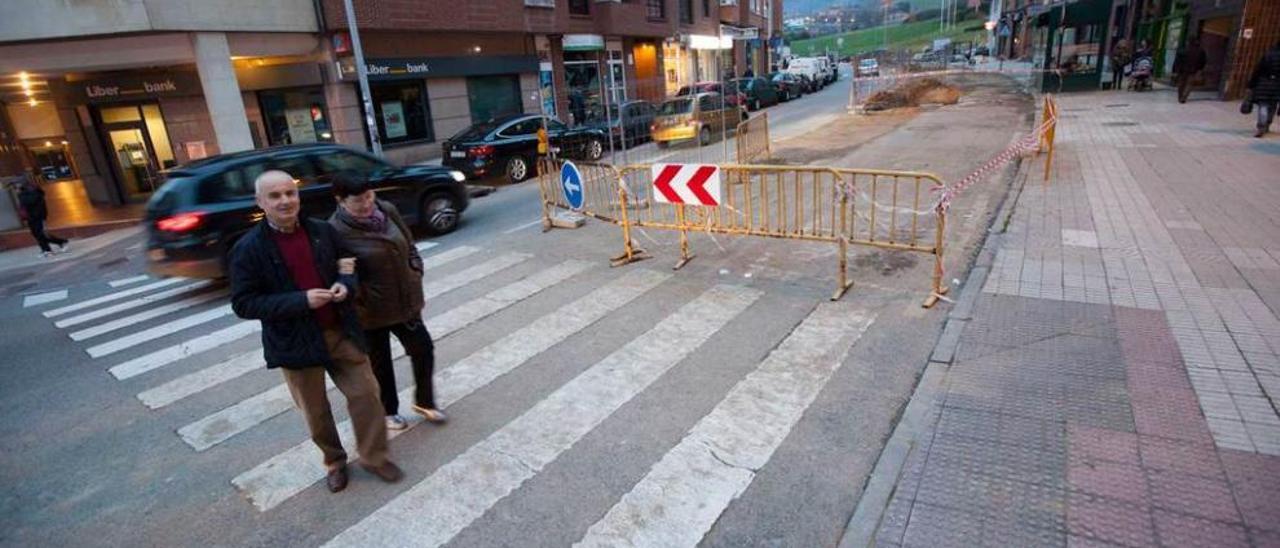 Obras en la calle Vázquez de Mella, ayer por la tarde.