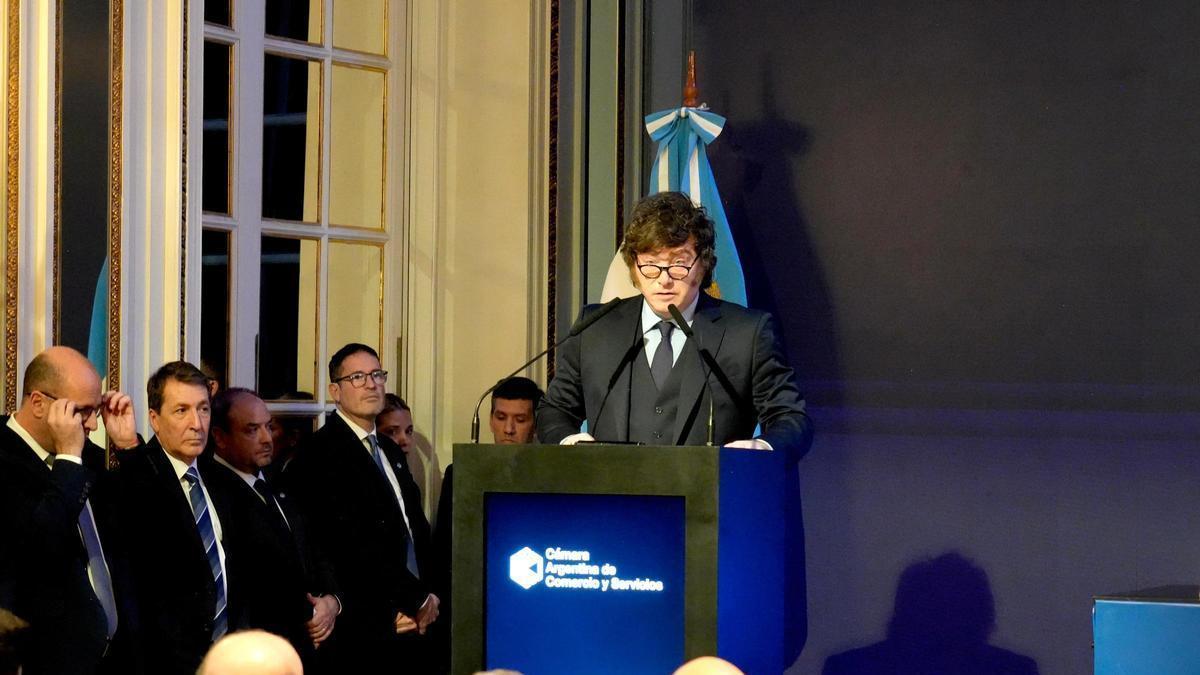 Milei culpa a las feministas y al aborto de la baja natalidad en Argentina