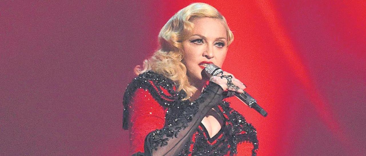 Madonna canta en Los Angeles en febrero de 2015, durante la gala de los premios Grammy