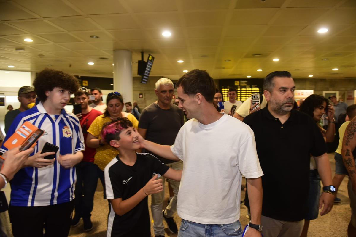 Llega Marc Casadó a A Coruña para incorporarse al Deportivo Llega Marc Casadó a A Coruña para incorporarse al Deportivo