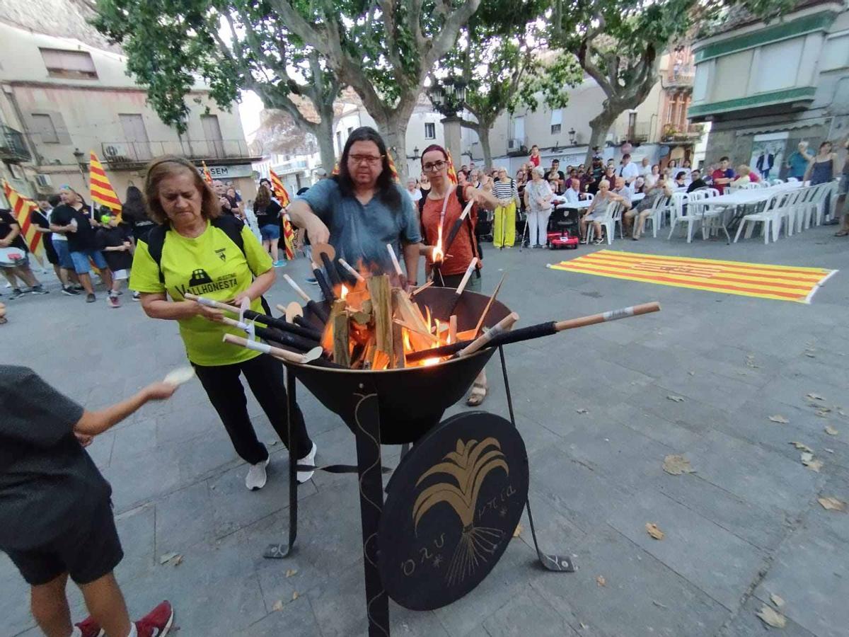 Sant Vicenç de Castellet rep la flama del Canigó