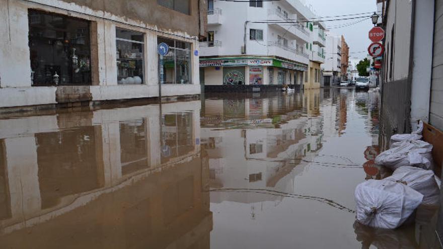 Arrecife y Playa Honda definen un plan contra las inundaciones y vertidos al mar