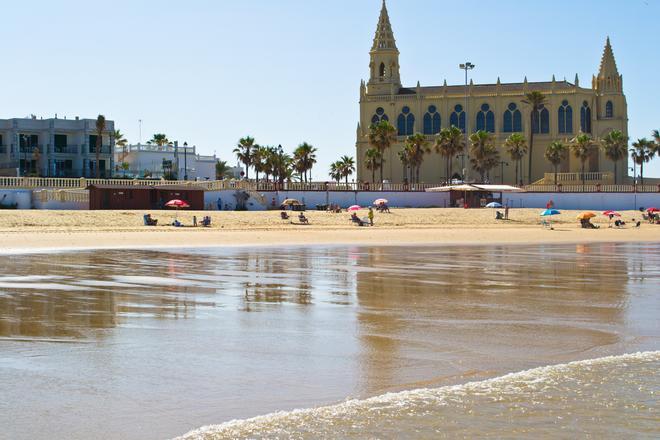 España tsunami - Playa de Chipiona con Santuario de la Virgen de Regla