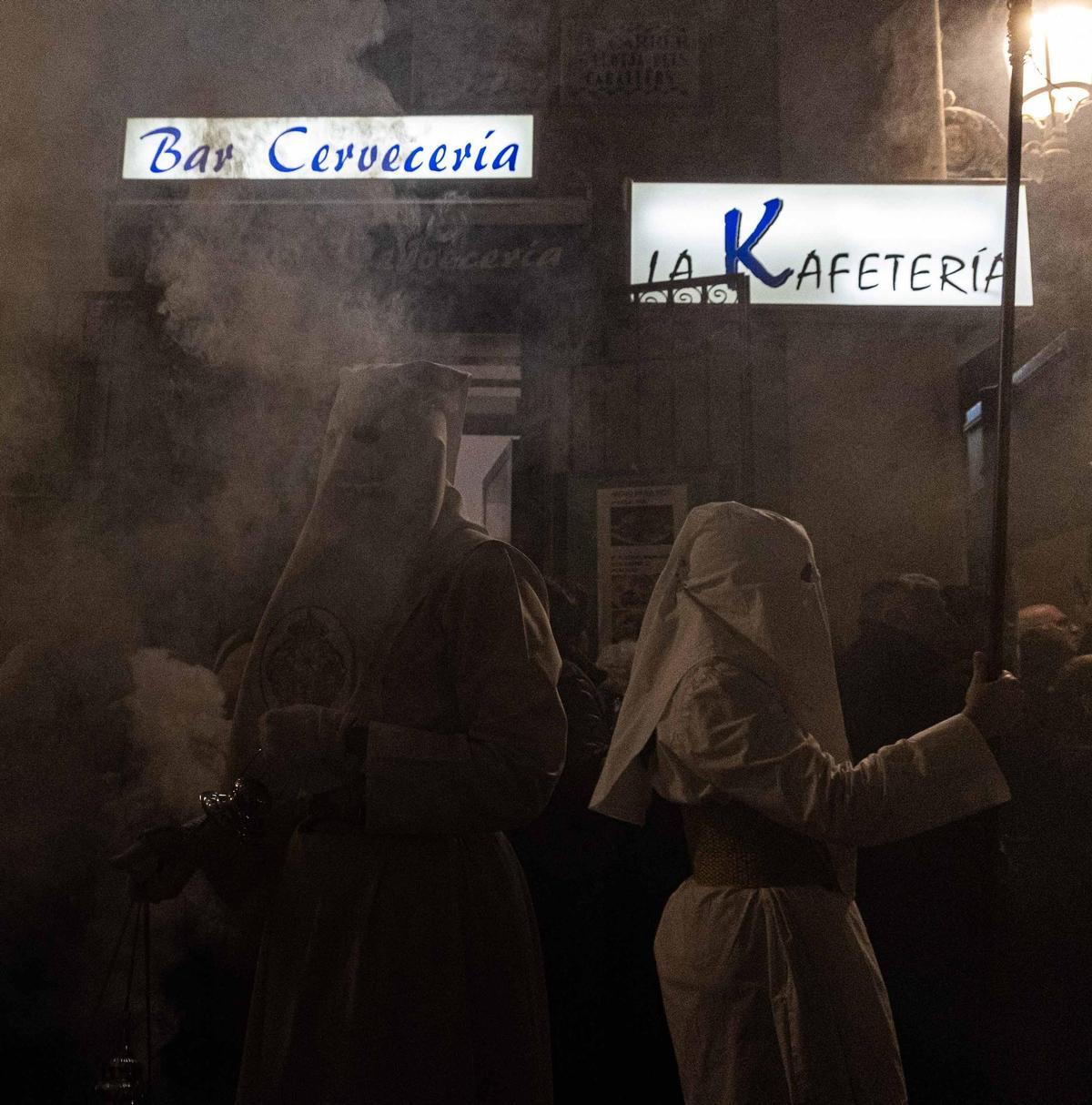 El frío no desluce las procesiones del Martes Santo en Alicante