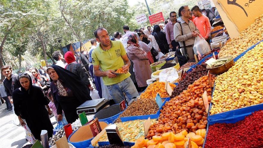 Los iranís temen el hundimiento de la economía familiar