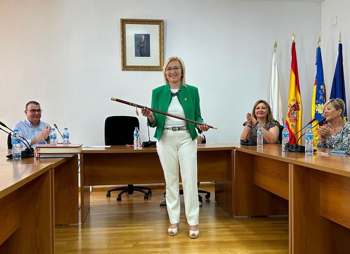 Alicia Tusón toma la vara de mando en Serra