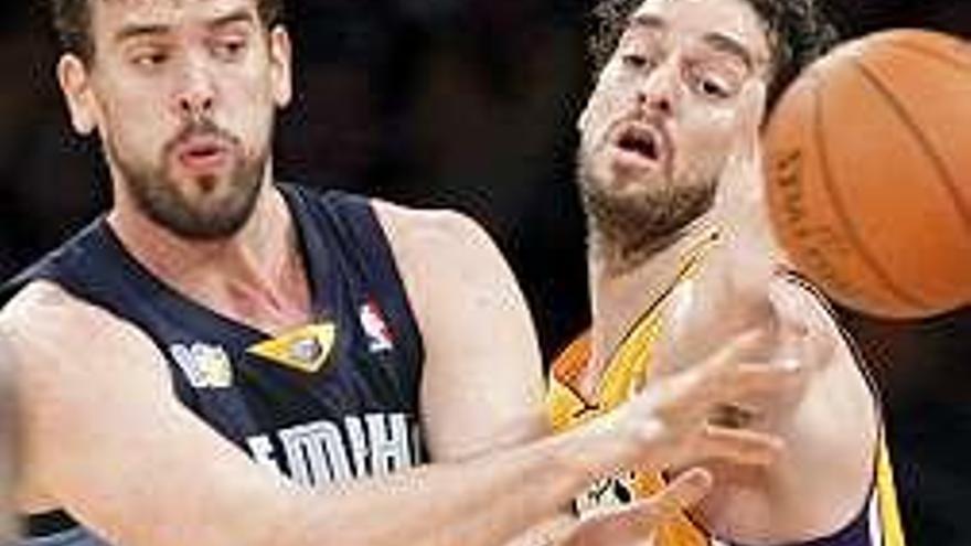 Marc y Pau Gasol. | reuters