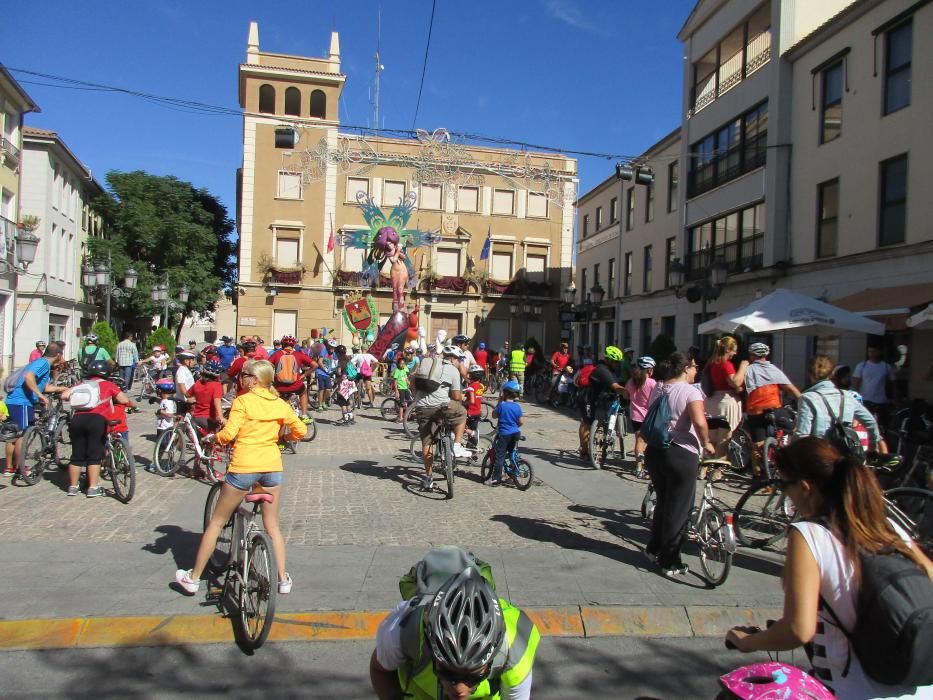 La ruta, que se realizó conjuntamente con Petrer, logra triplicar el número de asistentes del pasado año