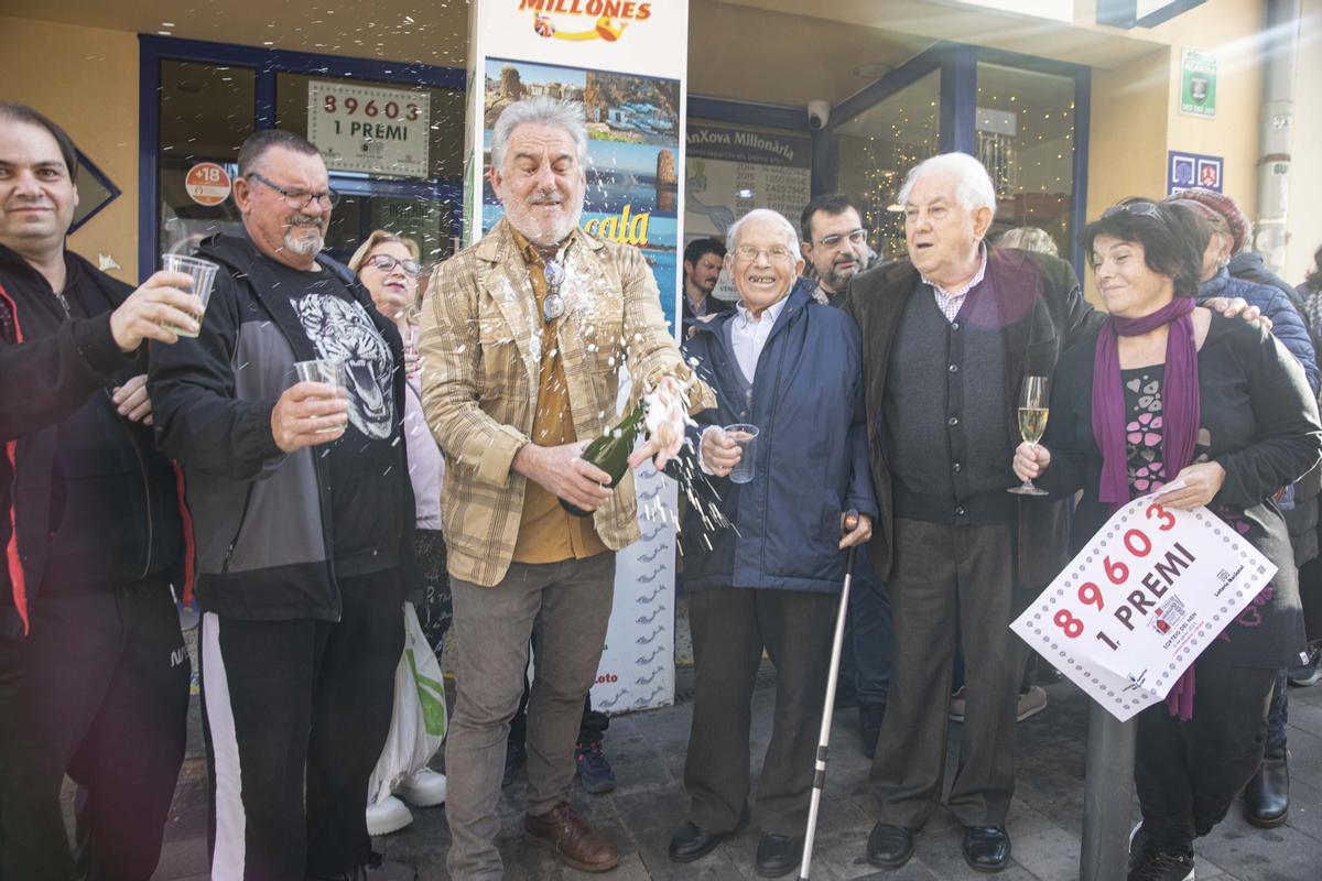 El 89603, primer premio de la Lotería del Niño 2023 se ha vendido en la administración LAnxova Milionària de LEscala, localidad costera de Girona