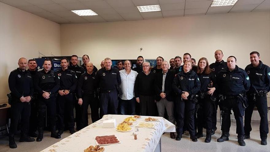 Emilio Aumente felicita la Navidad a policías y bomberos