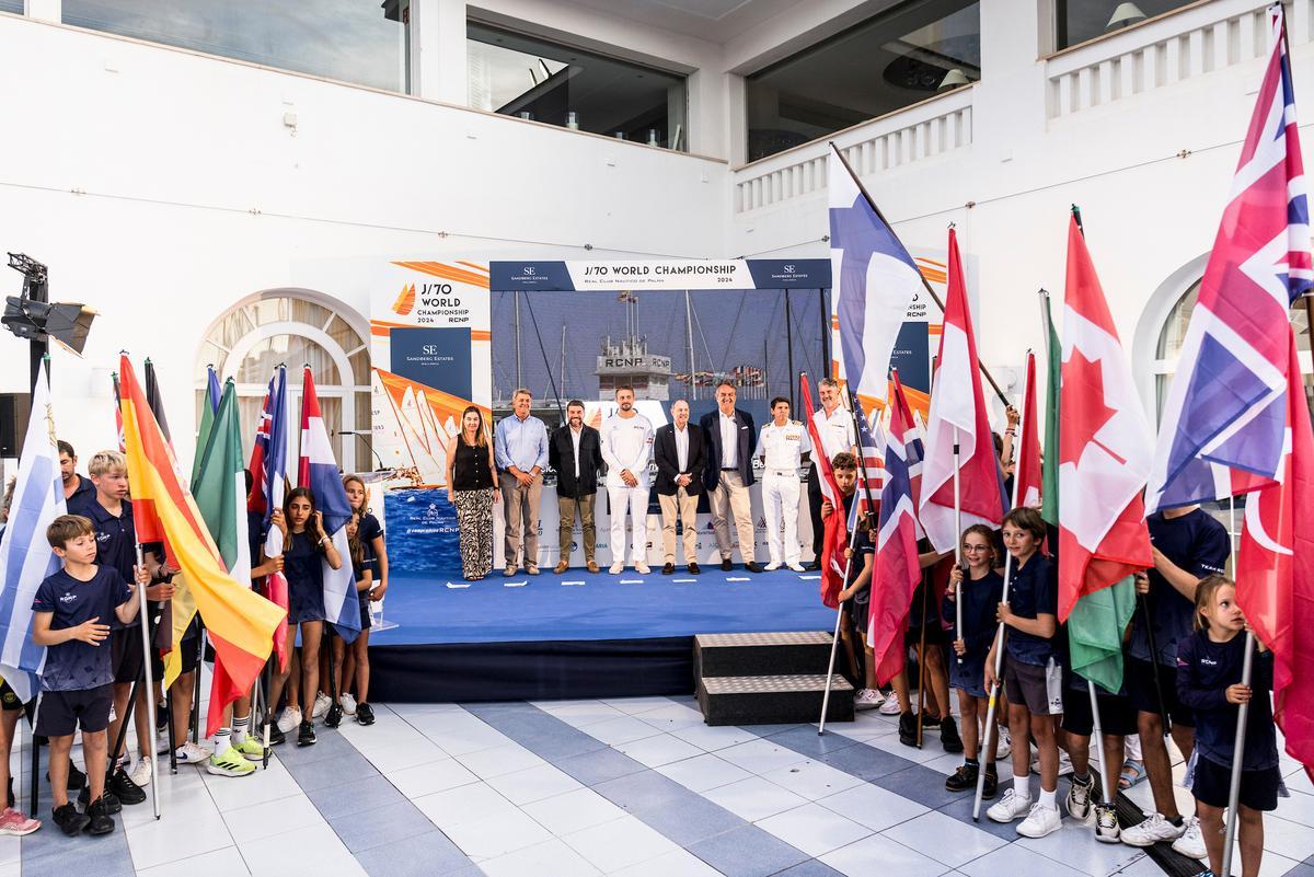 SANDBERG ESTATES J70 WORLDS. Catalina Darder, Jorge Forteza, Antoni Ginard, Michael Schwalbach, Rafael Gil, Vittorio Di Mauro, Javier Núñez de Prado y Guillem Mascaró, en la presentación realizada en el RCN Palma.