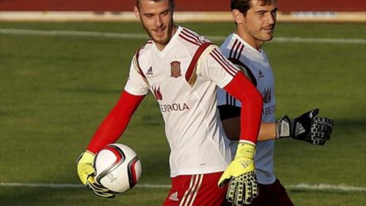 Casillas y De Gea, ayer en la ciudad deportiva de Las Rozas, en Madrid.