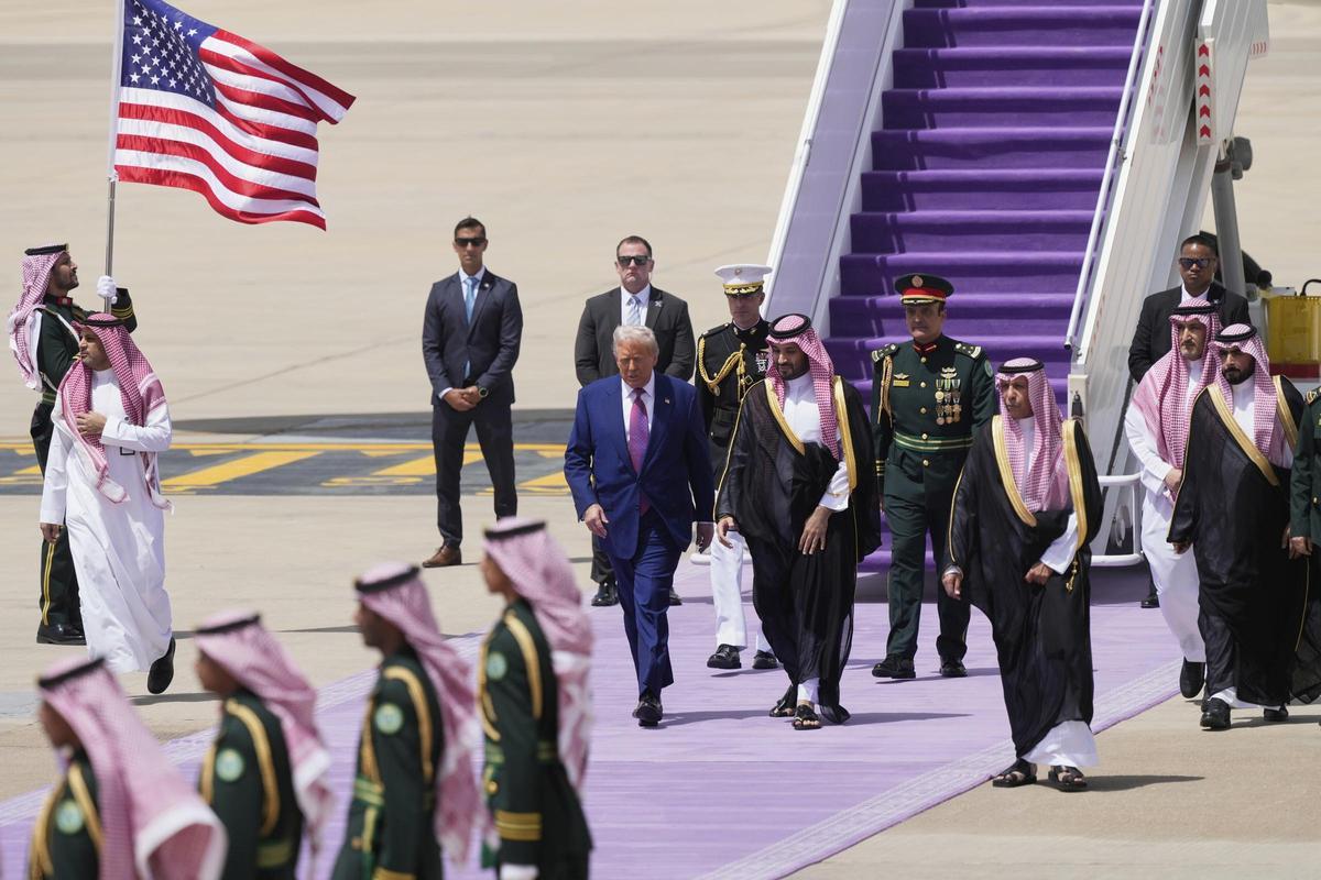 Trump comienza en Arabia Saudí su gira por Oriente Próximo