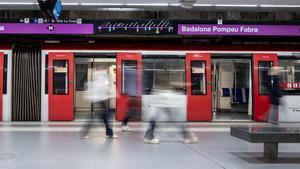 Badalona 26.03.2025 Barcelona Estación de metro de Badalona Pompeu Fabra, línea 2 . Fotografía de Jordi Cotrina
