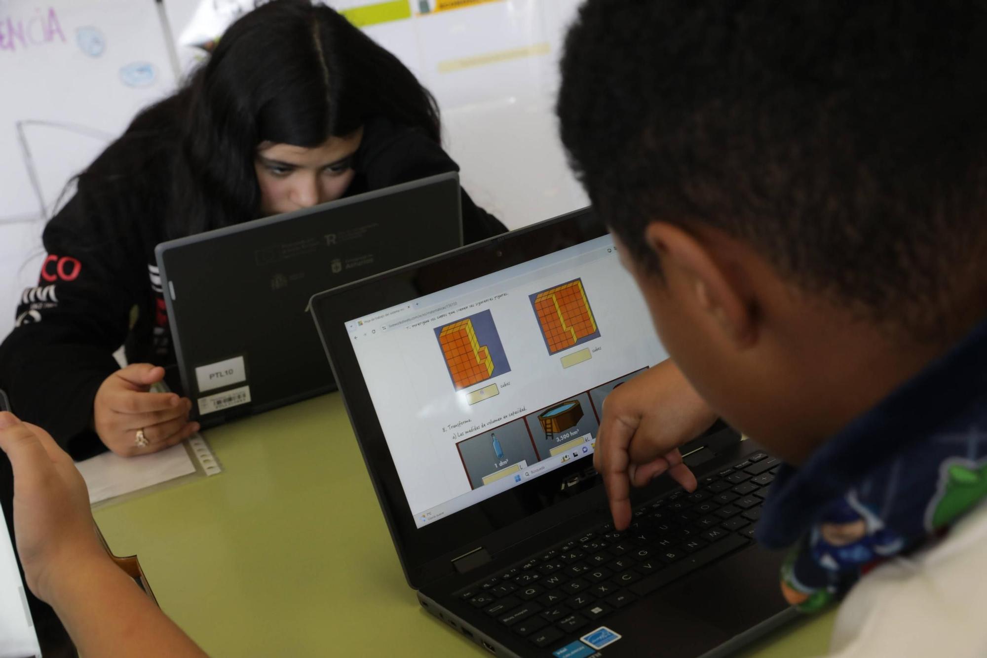 De aula en aula: La Escuelona, con las mates en la mano (en imágenes)