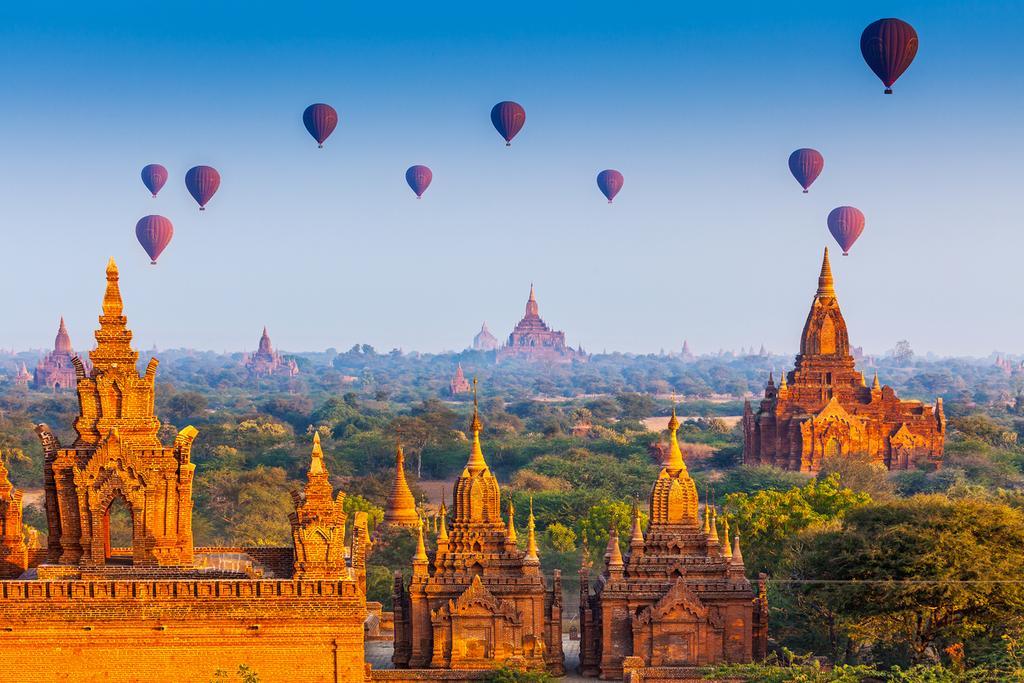 Globos sobre los templos de Bagan.