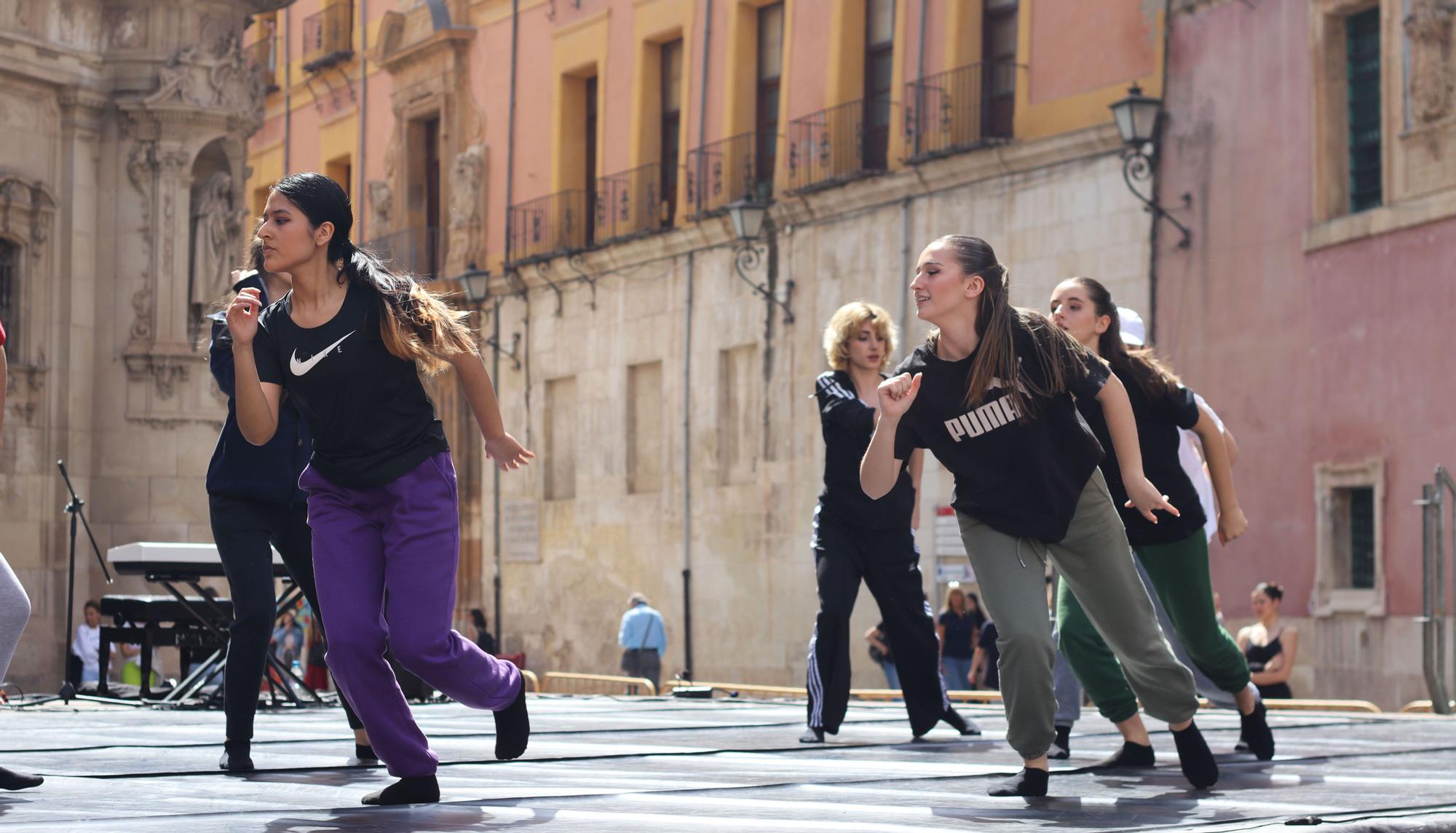 Exhibición de danza en la plaza Belluga de Murcia