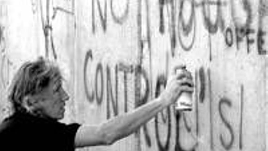 Roger Waters: EL MUSICO PIDE DERRIBAR OTRO MURO