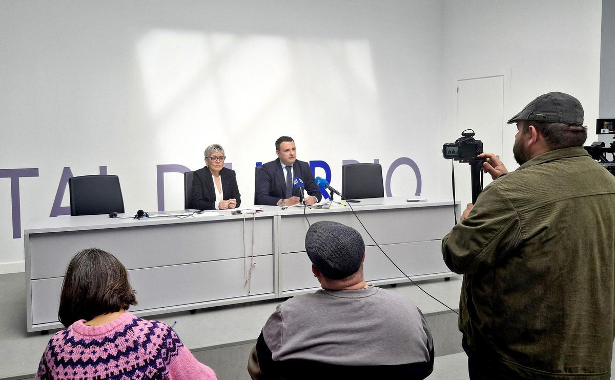Guillermo Peláez y Concepción Saavedra, en la rueda de prensa tras el No-Consejo de Gobierno.