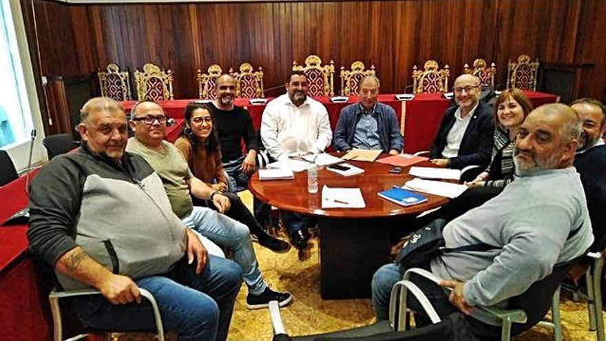 Assistents a la reunió d&#039;ahir per consensuar el programa d&#039;actes.